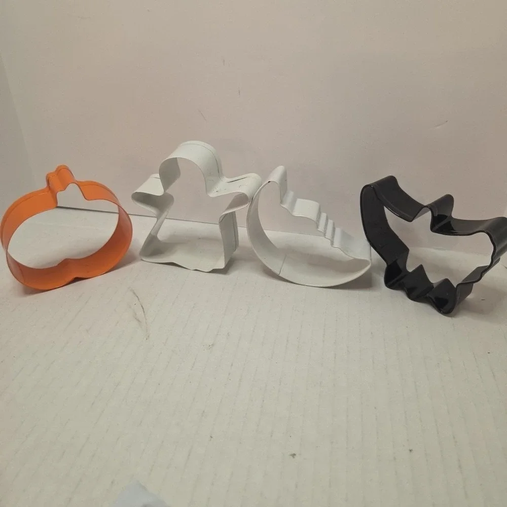 Halloween Metal Cookie Cutters Pumpkin Ghost Moon Bat‎ Lot of 4